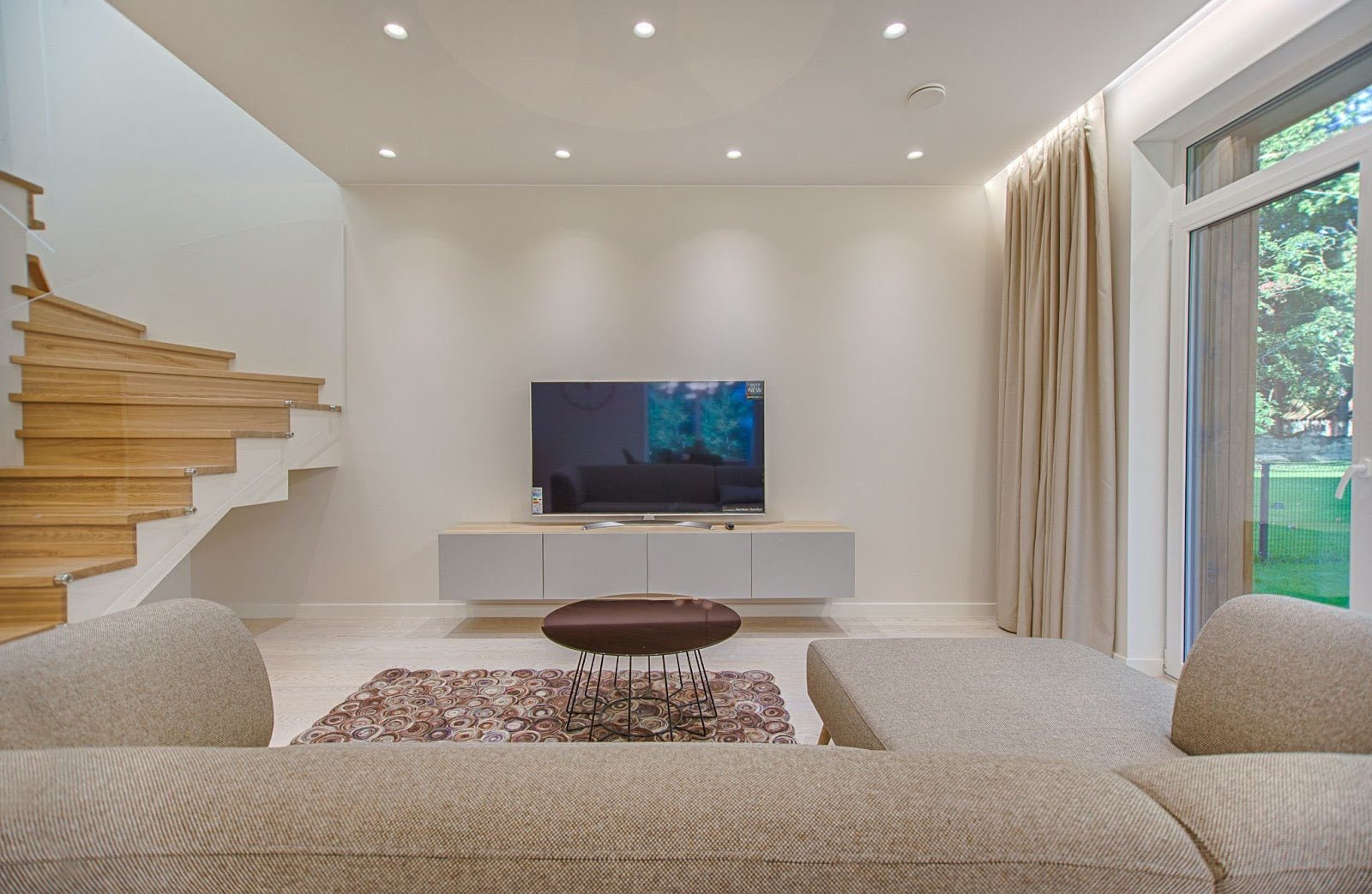 How A Bluetooth Adapter For TV Is A Game Changer - Auris, Inc