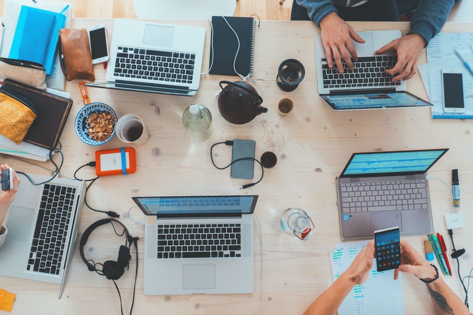 8 Cool Tech Gifts & Unique Gadgets Gifts for Techies - Auris, Inc