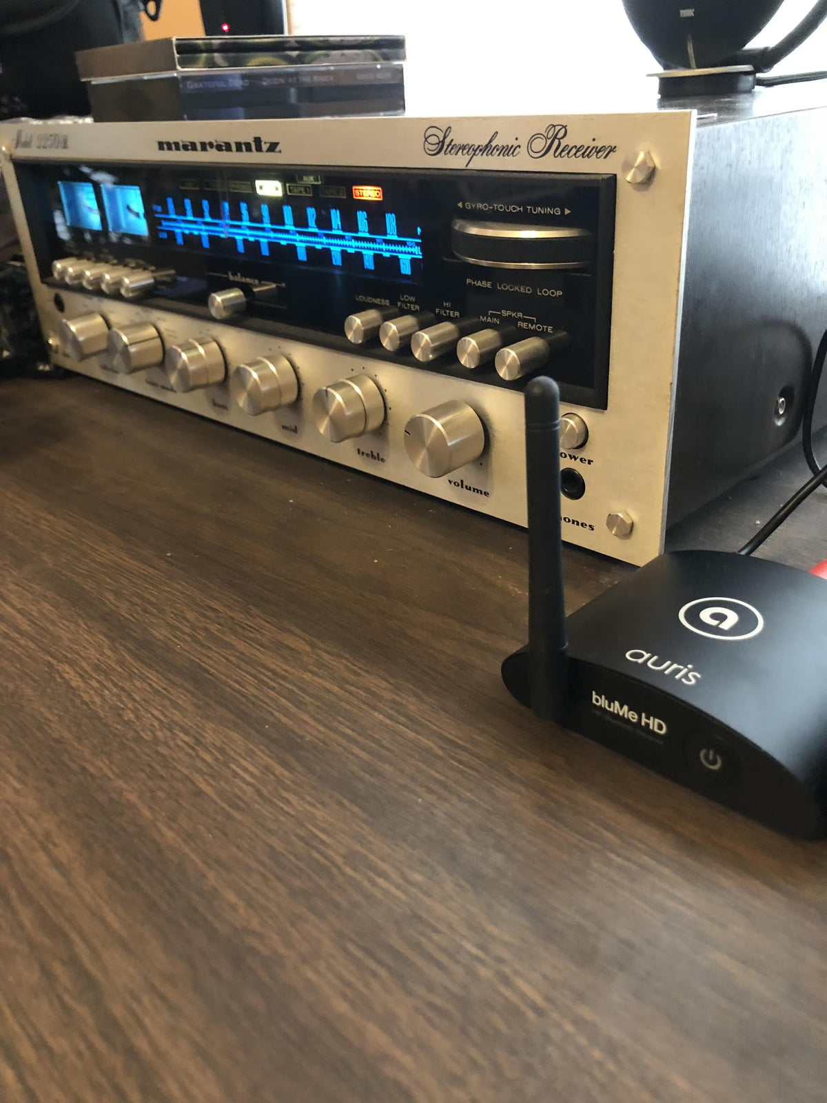 Auris bluMe HD receiver next to a Marantz Model 2250B stereophonic receiver